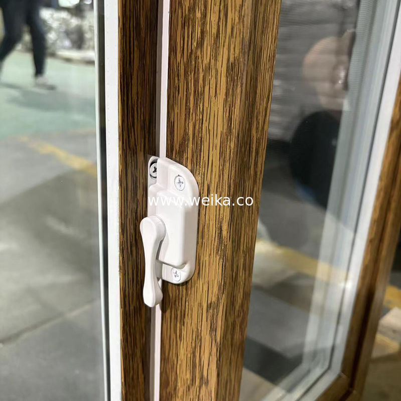 Janela deslizante de UPVC à medida Grãos de madeira/branco de dois tons Cores e tamanhos personalizáveis Ecrã incorporado Fabricante OEM
