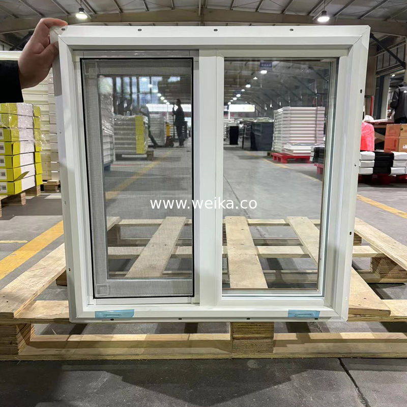 Janela deslizante de UPVC à medida Grãos de madeira/branco de dois tons Cores e tamanhos personalizáveis Ecrã incorporado Fabricante OEM