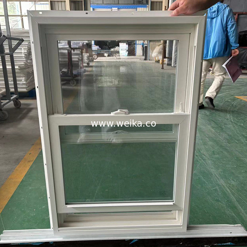 Excelente resistência a intempéries Boa resistência à corrosão UPVC Amostra de janela pendurada dupla aceita