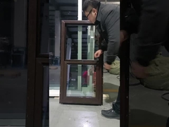 O que parece melhor, janelas penduradas de PVC castanho ou preto