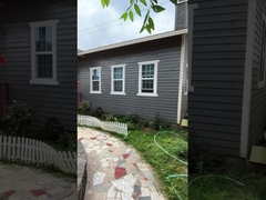 Janelas de PVC WEIKA 82 com uma folha instaladas em Cabana Ensolarada